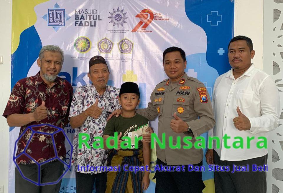 HUT Bhayangkara ke-79, Polsek Gunung Anyar Gandeng MBF Gelar Bakti Sosial Khitanan Massal, Cek kesehatan dan pengobatan Gratis