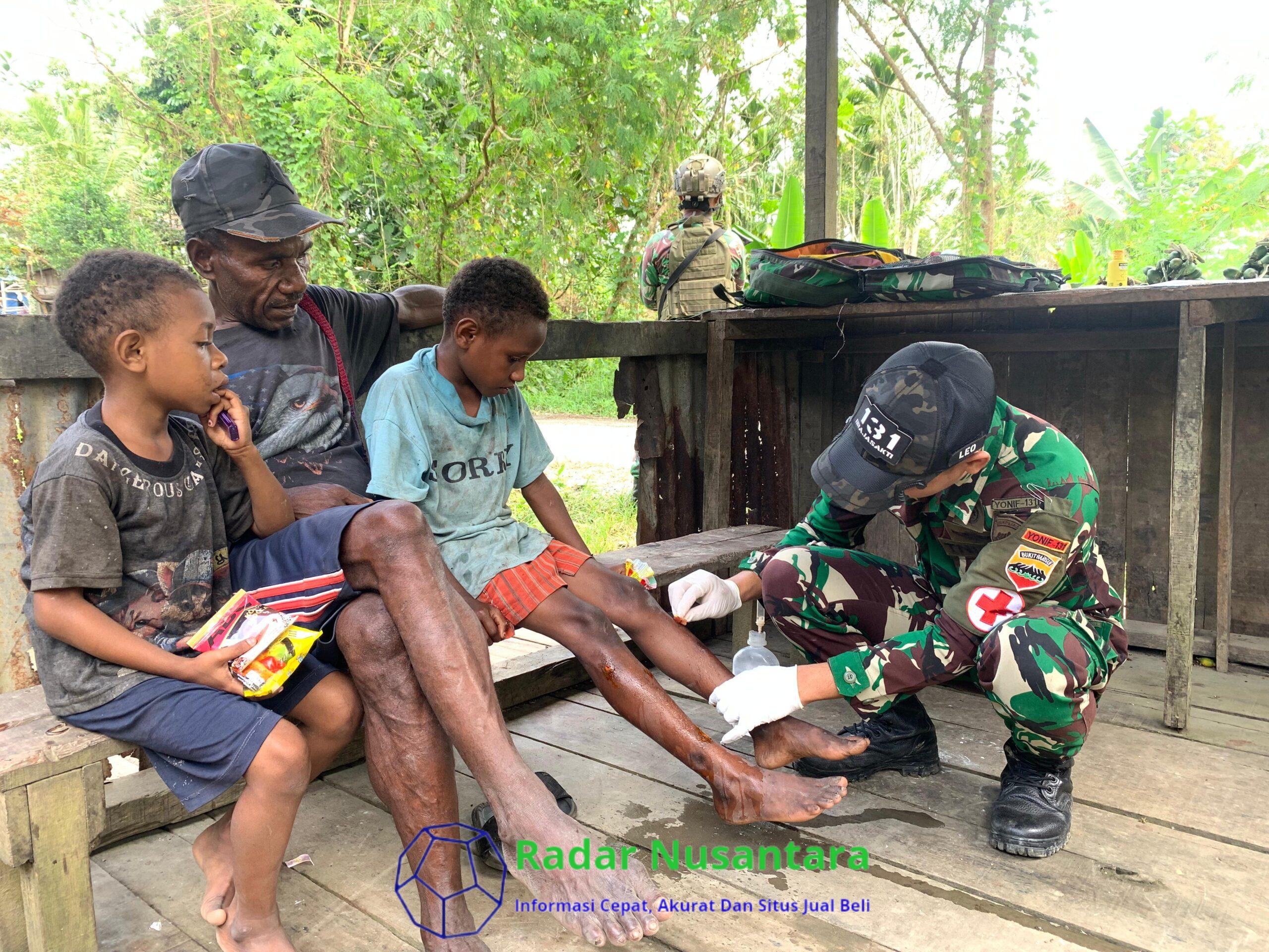 Satgas Yonif 131/Brajasakti Gelar Pelayanan Kesehatan Gratis di Kampung Pikere Perbatasan Papua