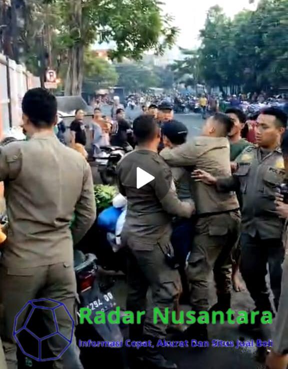 Satpol PP Perlakukan Pedagang Seperti Kriminal