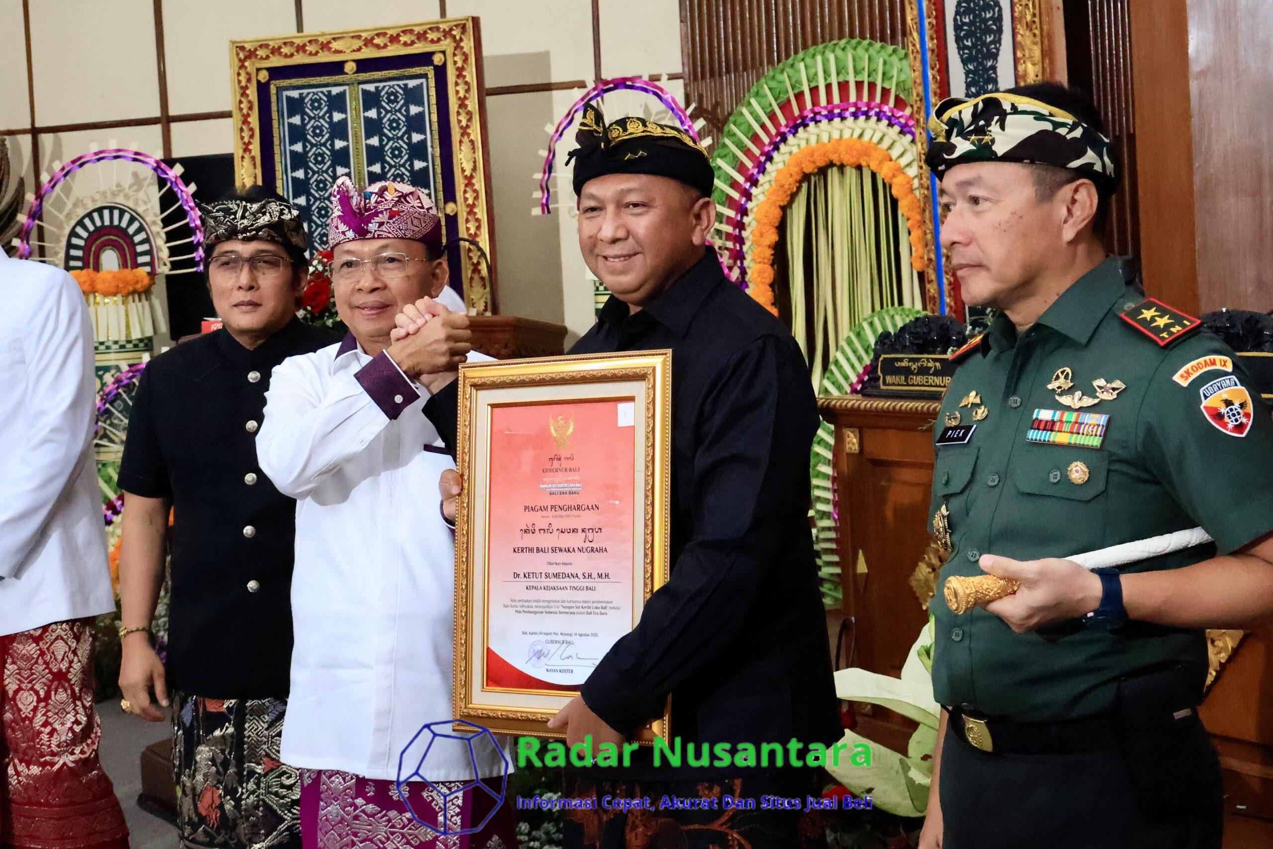 Perda Bale Kerta Adhyaksa Disahkan, Ketut Sumedana Selaku Penggagas Raih Penghargaan Khusus