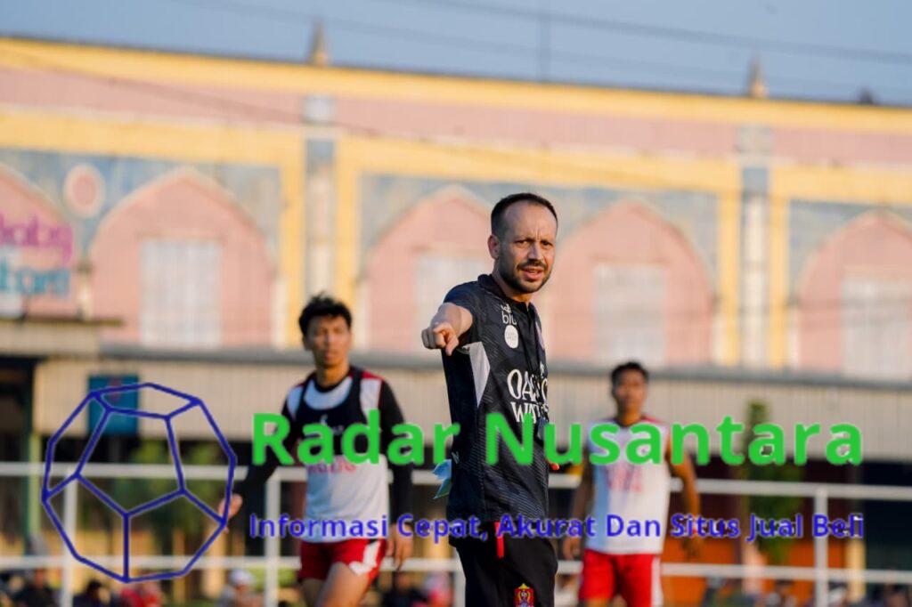 Pelatih Persijap Nyatakan Siap Terkam Arema Malang