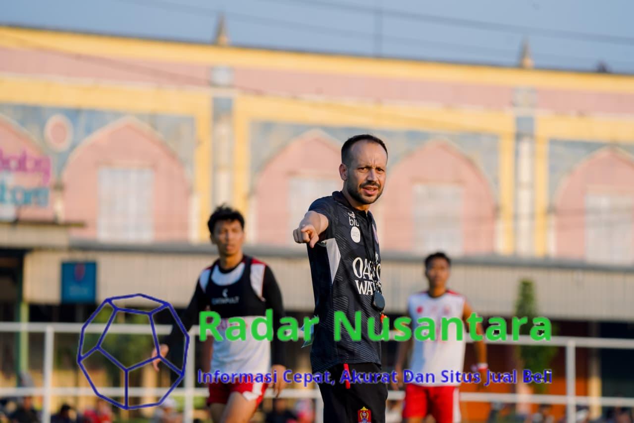 Pelatih Persijap Nyatakan Siap Terkam Arema Malang