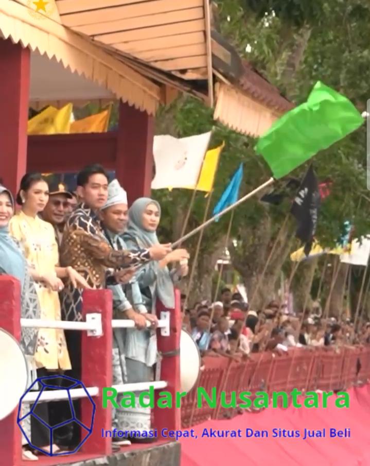 Wapres Gibran di Daulat Melepas (Flag Off) Pacu Jalur Hilir Pertama Hingga Ketiga