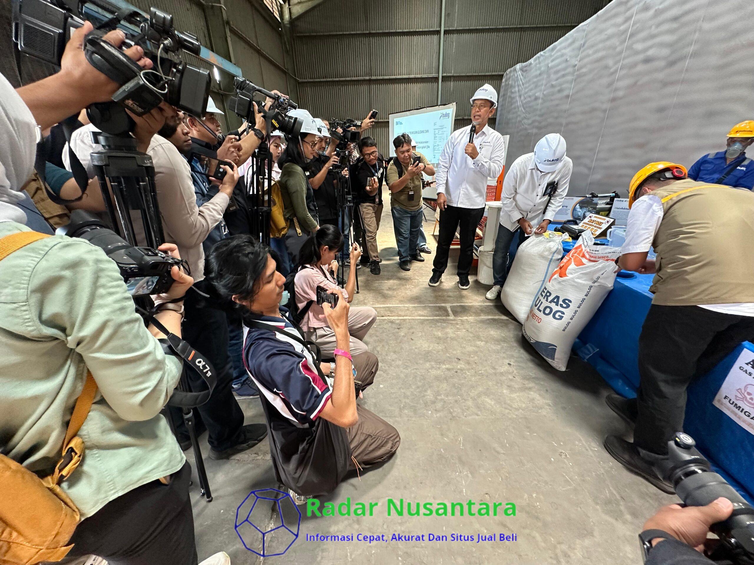 Dirut Perum BULOG Ajak Media Lihat Langsung Perawatan Dan Pemeliharaan Beras BULOG, Pastikan Beras BULOG Layak Dikonsumsi Masyarakat