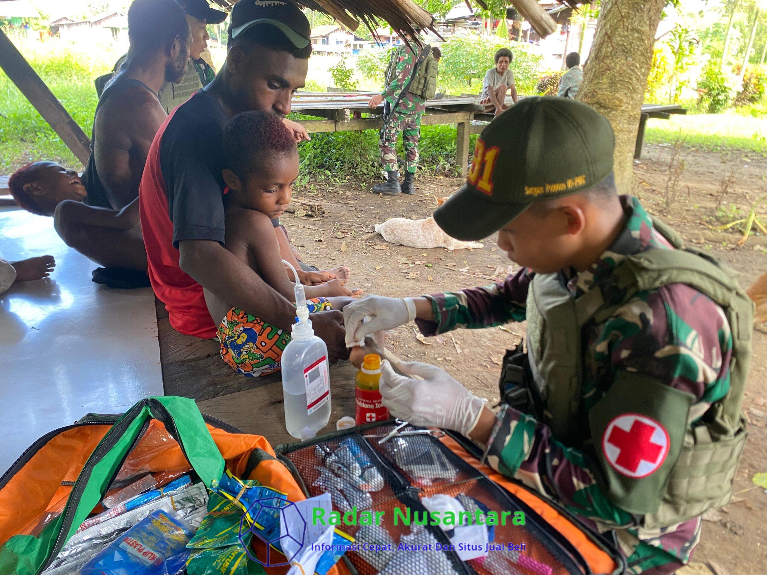 Satgas Yonif 131/Brajasakti Gelar Pelayanan Kesehatan di Kampung Ampas