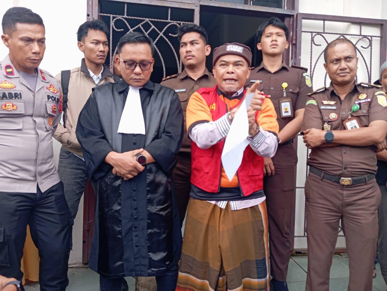 Air Mata Syukur Pecah di Pengadilan, Yakarim Munir Lembong Akhirnya Bebas