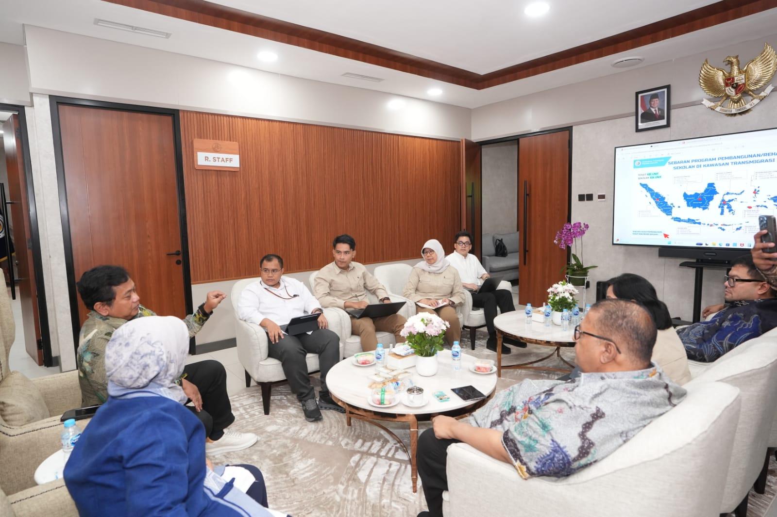 Kolaborasi Program Kemendikdasmen dan Kementrans, Wamen Viva Yoga: Siap Bersinergi Membangun Sekolah dan Pendidikan di Kawasan Transmigrasi