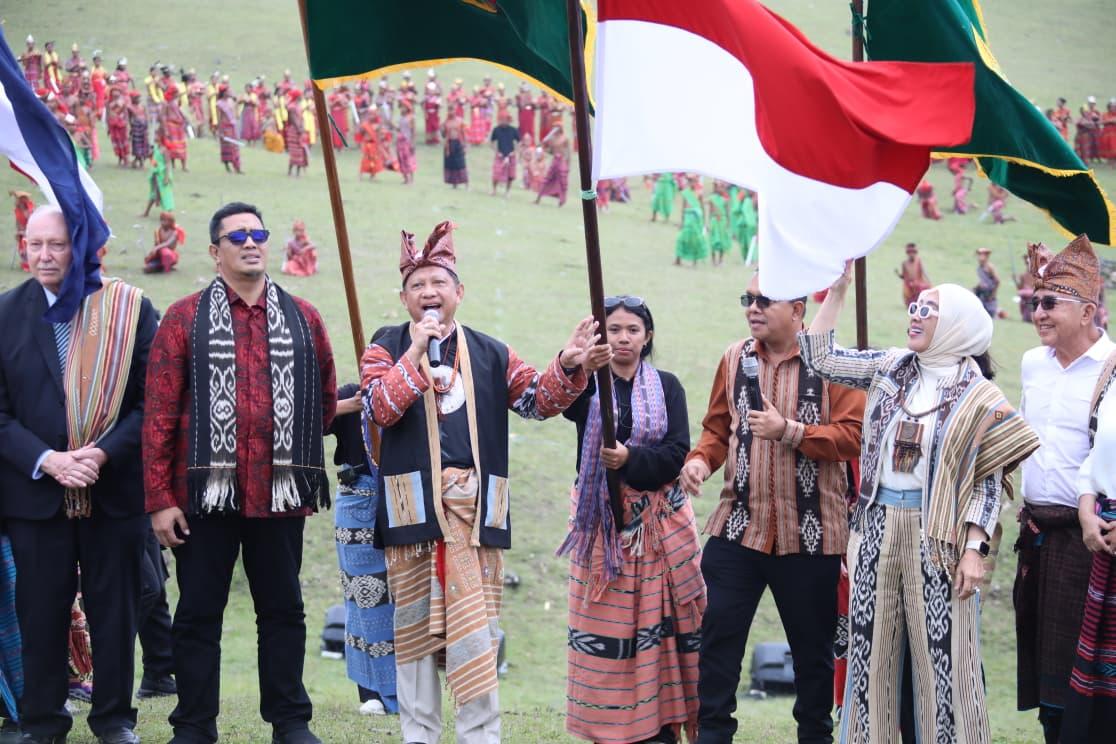 Mendagri Buka Festival Fulan Fehan 2026, Hadirkan Tarian Persahabatan Indonesia dan Timor-Leste