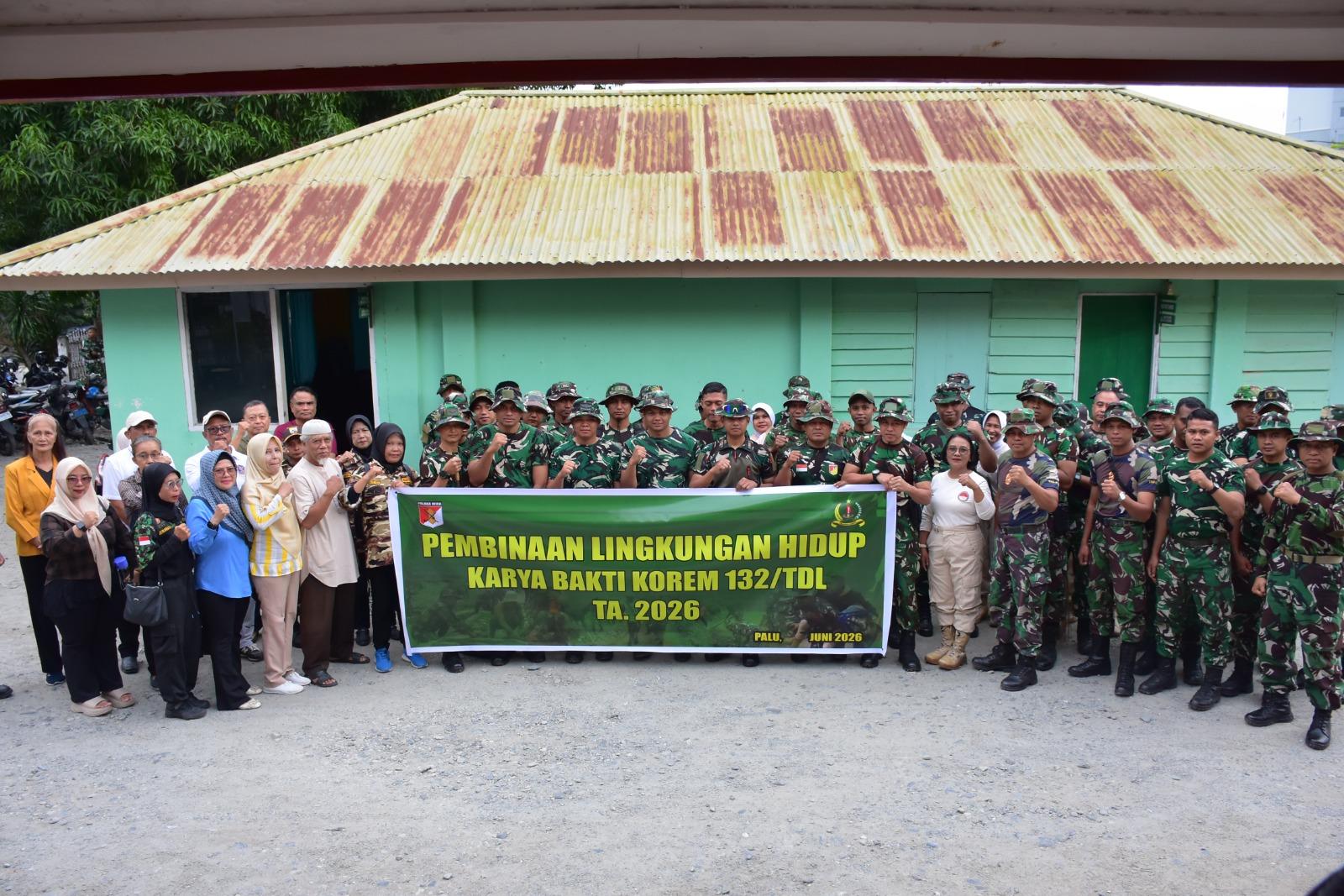 Korem 132/Tadulako dan Warga Gotong Royong Bersihkan Gedung Juang Palu